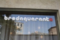 Insegna su vetrina Bredaquaranta (immagine  2)