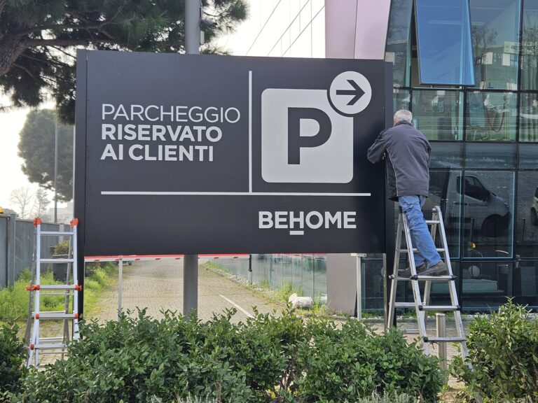 Pannello in alluminio con struttura di sostegno